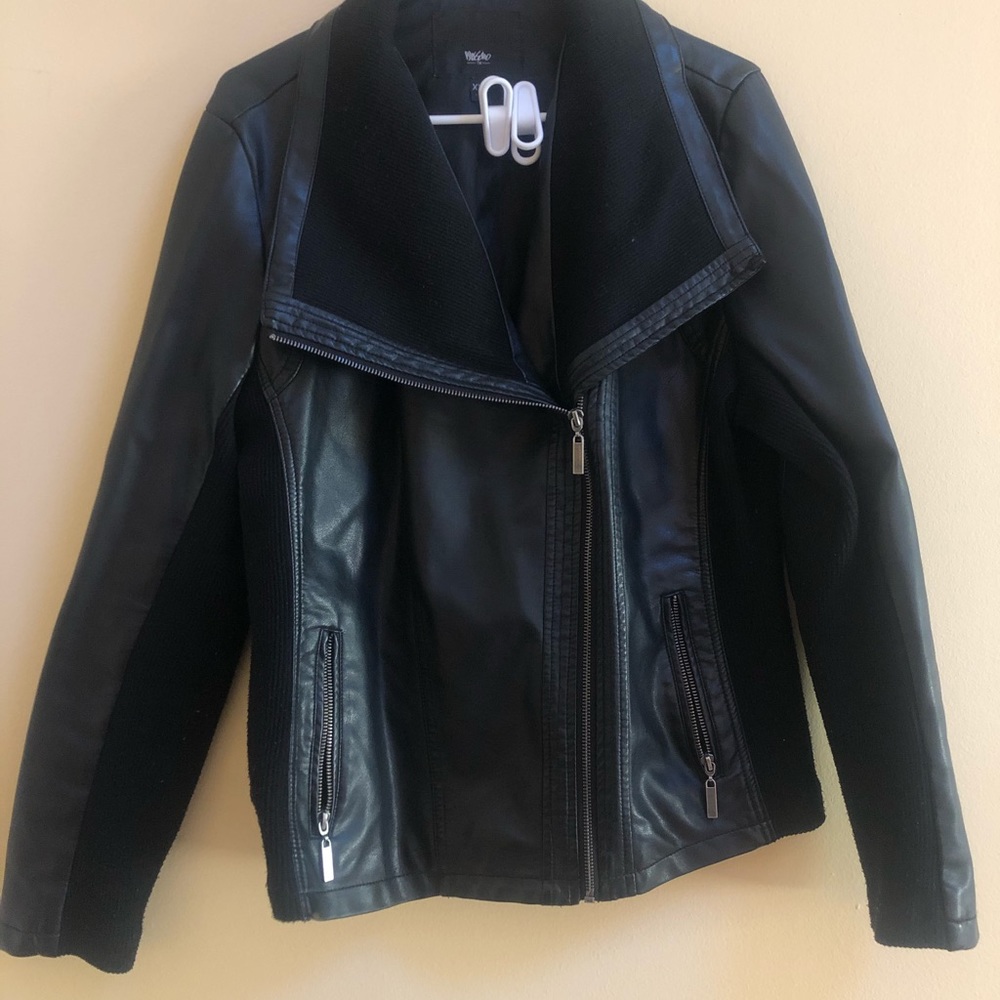 🖤 black vegan leather stretchy sleeve jacket 🖤